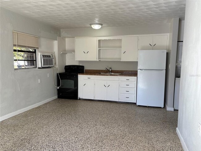 Building Photo - 219 21st St E