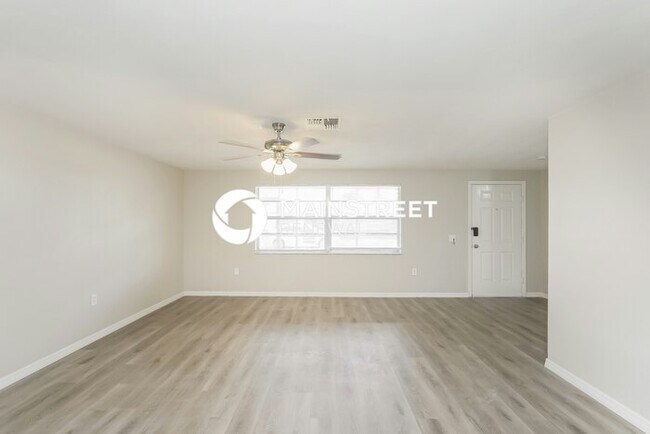 Building Photo - 3 Bedroom Pet-Friendly Home in NEW PORT RICHEY, FL with Main Street Renewal