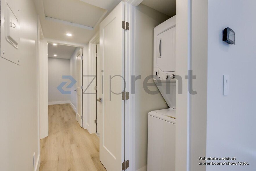 Building Photo - Unit D