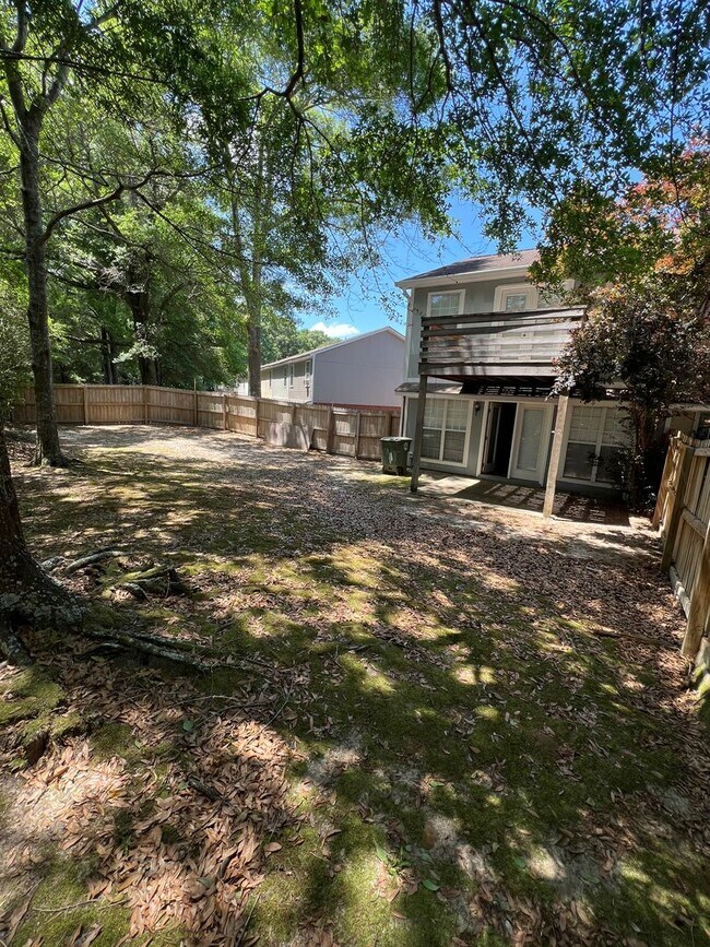 Building Photo - 140 Woodmere Dr