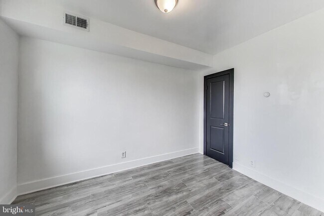 Building Photo - 3918 10th St NE