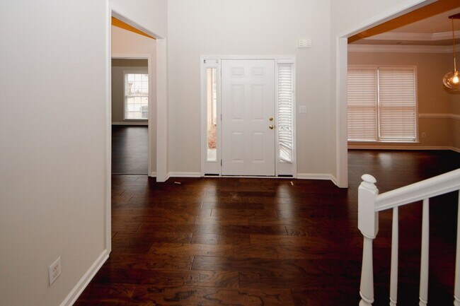 Building Photo - 1424 Shadowbrook Dr