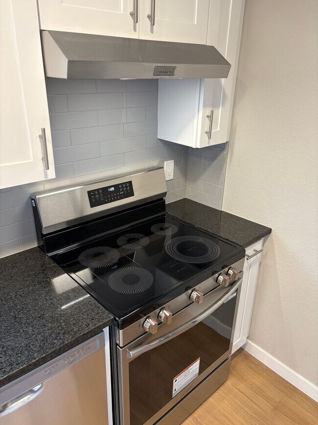 Building Photo - Completely Renovated 3 Bed 2 Bath Condo Downtown Pearl.  Brand New Interior!