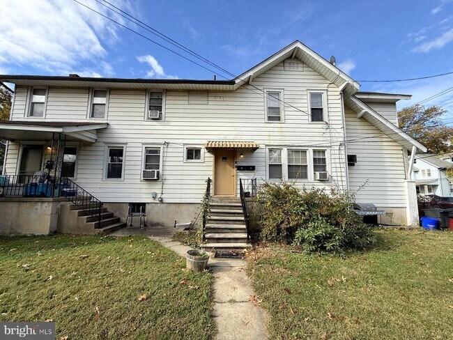 Building Photo - 1100 Grant Ave