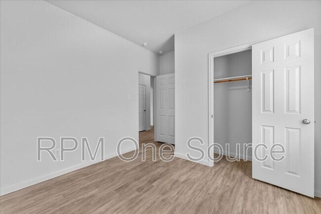 Building Photo - 113 Oriole Dr