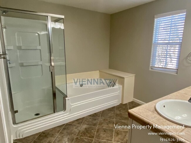 Building Photo - 131 Candela Cir