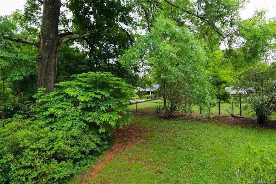 Building Photo - 121 Marshdale Ave SW