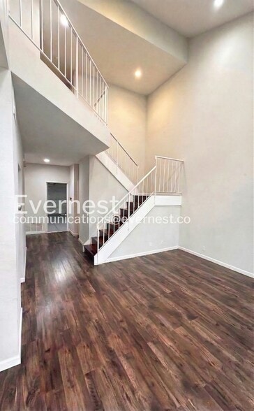 Building Photo - 4936 Creekwood Dr