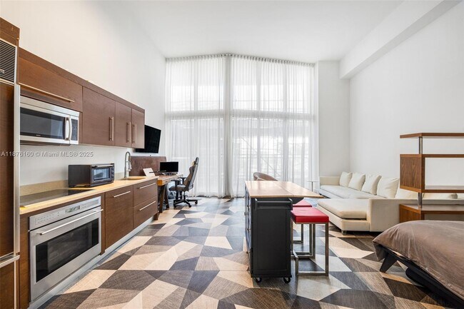 Building Photo - 465 Brickell Ave