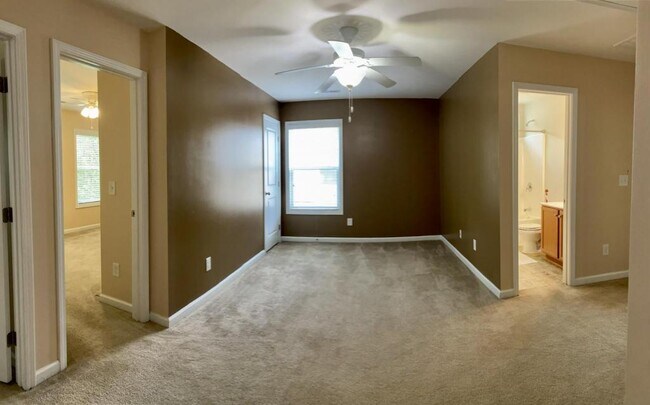 Building Photo - 301 River Oak St