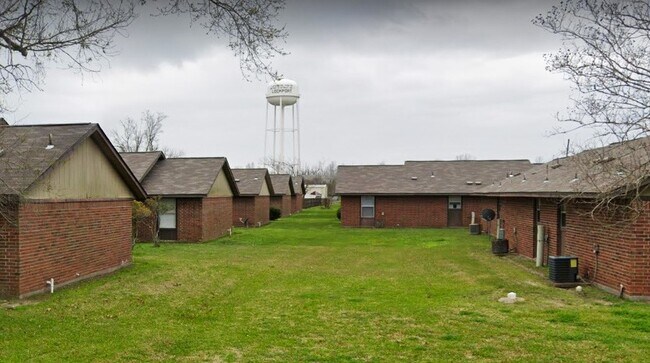 Building Photo - 907 Justin St