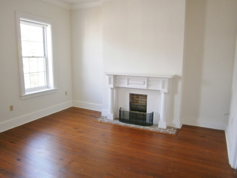 Building Photo - 107 W Taylor St