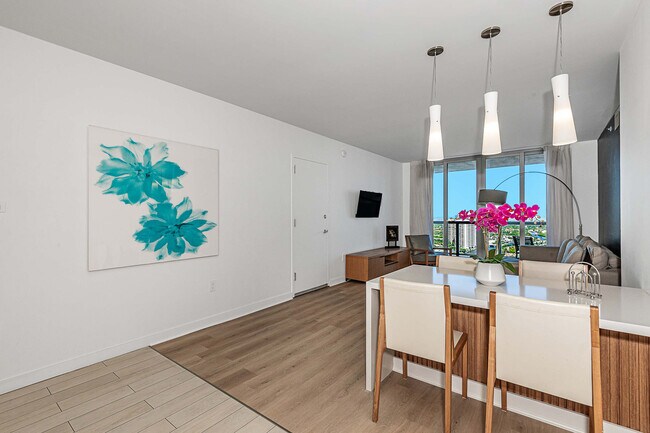 Building Photo - 2602 E Hallandale Beach Blvd