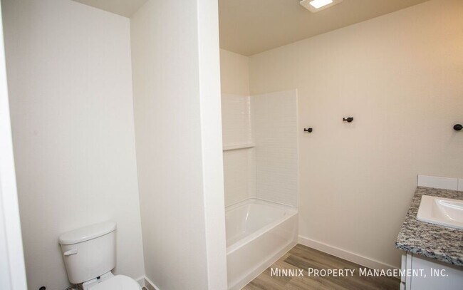 Building Photo - 2140 Langford Ave