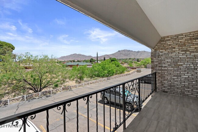 Building Photo - 6700 Escondido Dr