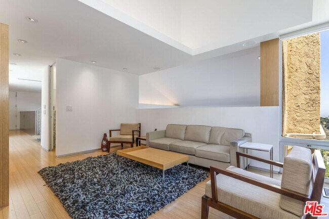 Building Photo - 1260 Linda Flora Dr