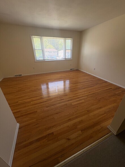 Building Photo - 7 Apple Blossom Ln
