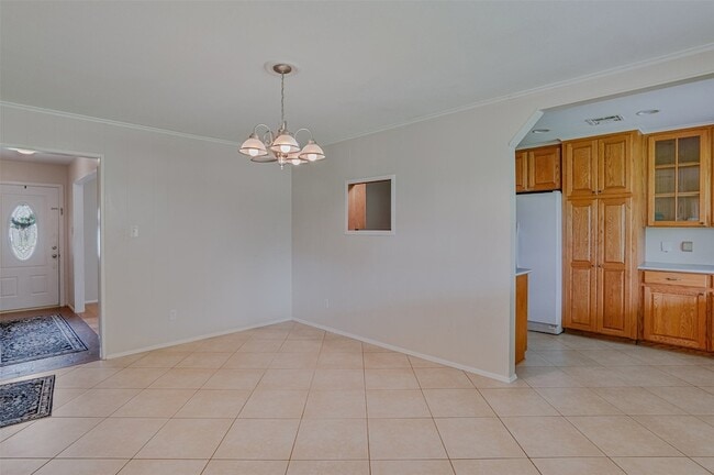 Building Photo - 3419 Oleander Pl