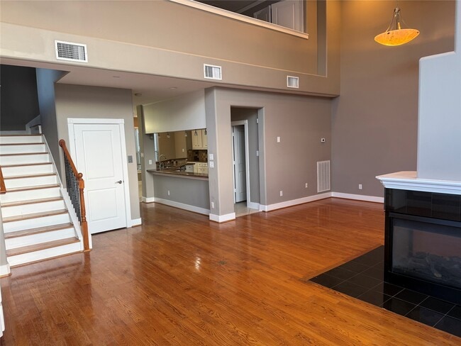 Building Photo - 332 Asbury St