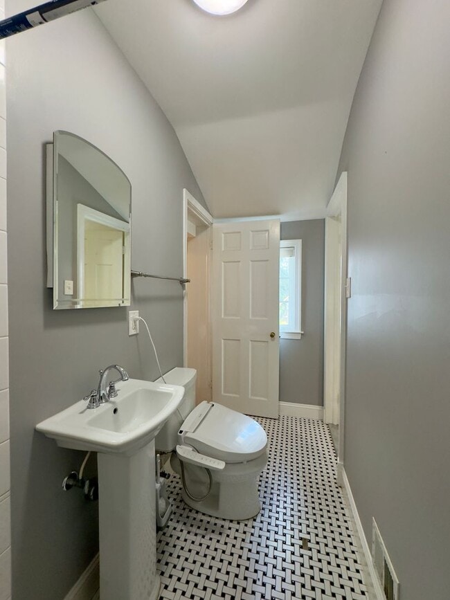 Building Photo - 115 E Northern Pkwy