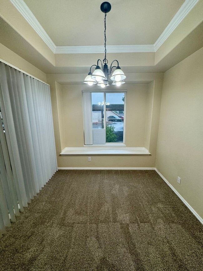 Building Photo - Gated West Side 2 bedroom/2 bath condo