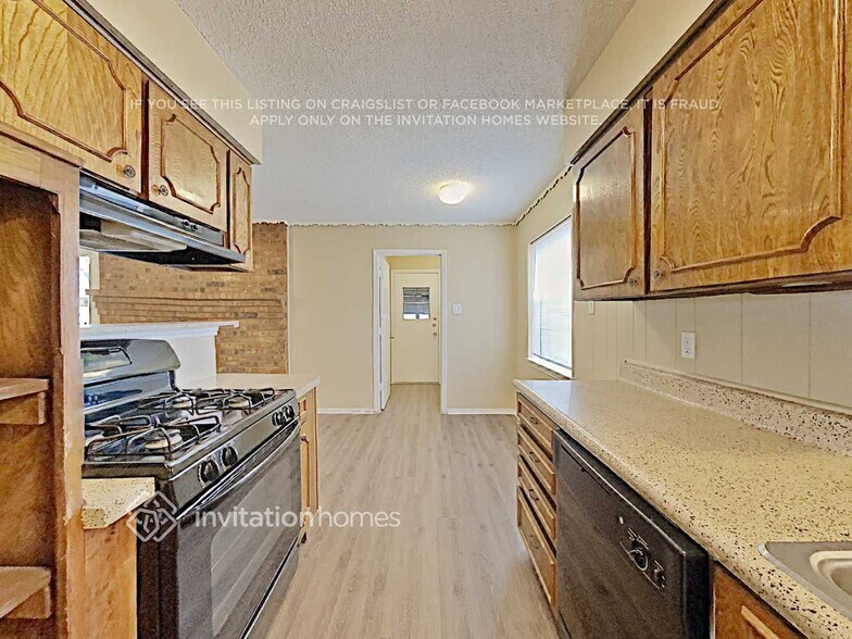 Building Photo - 150 Valleyglen Dr