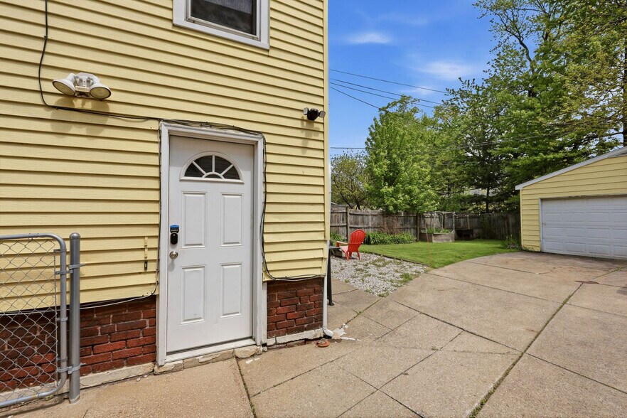 Building Photo - 1289 W 102nd St