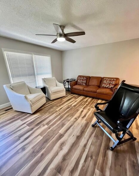 Building Photo - 705 16th Ave