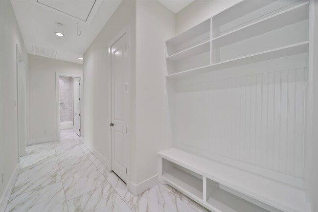 Building Photo - 7611 Athlone Dr