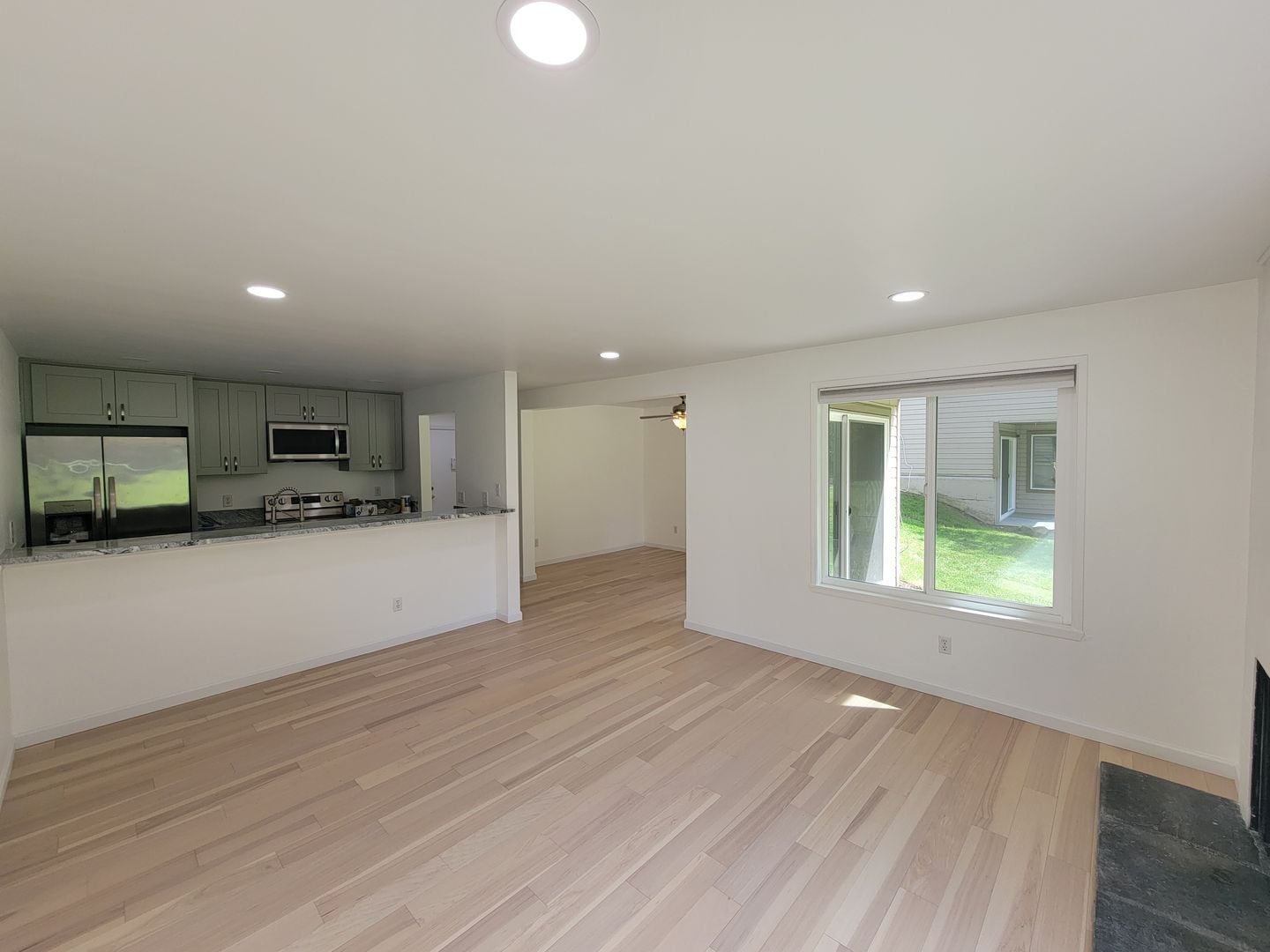 Building Photo - Remodeled Condo Near Microsoft