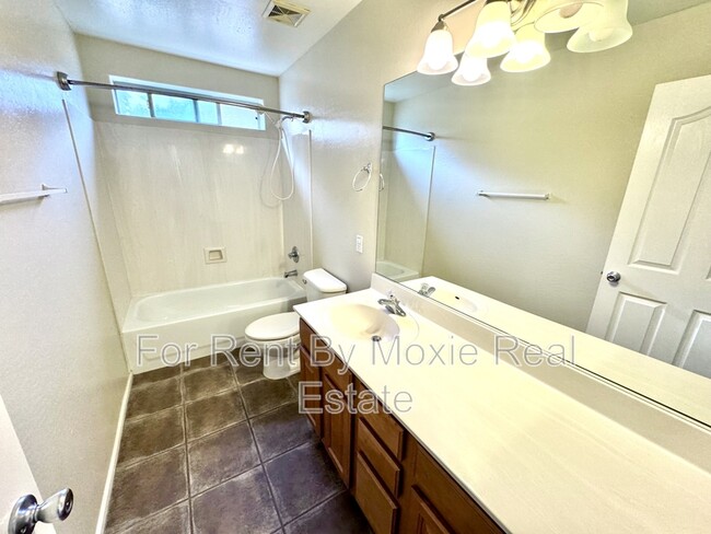 Building Photo - 43385 W Chisholm Dr