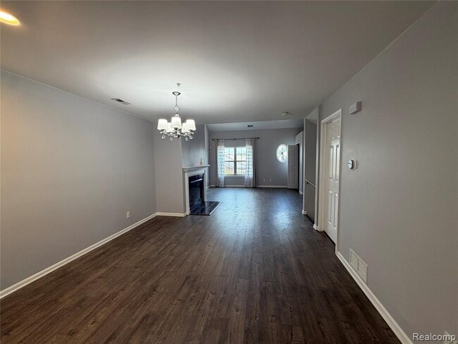 Building Photo - 29415 Glen Oaks Blvd E