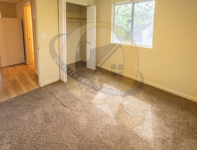 Building Photo - 2145 E McLean Ave