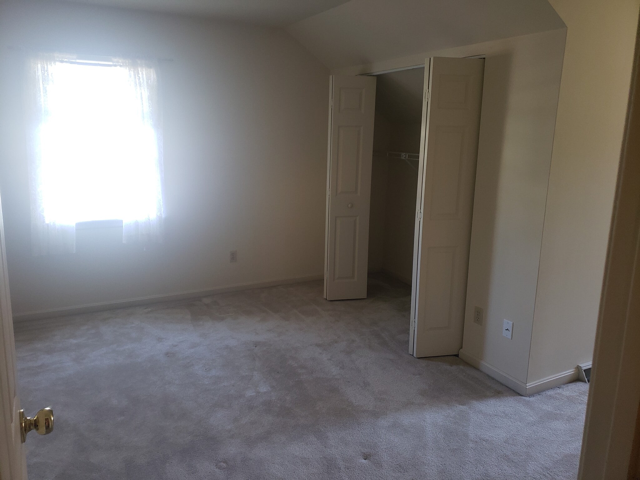 Building Photo - 10 Brookline Ct