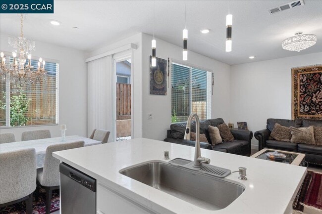 Building Photo - 300 Hideaway Ln