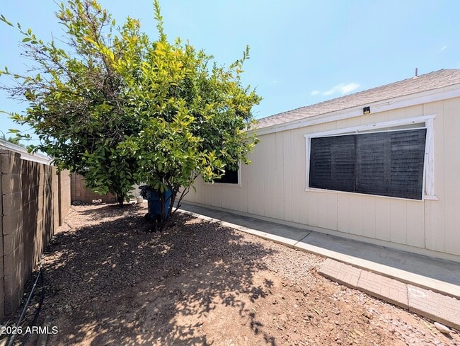 Building Photo - 2824 W Angela Dr