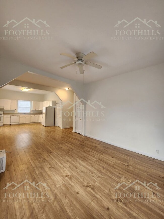 Building Photo - 1012 Johns Ave