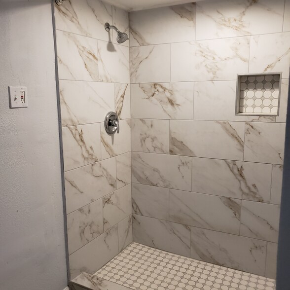 Building Photo - 8000 E 120th St