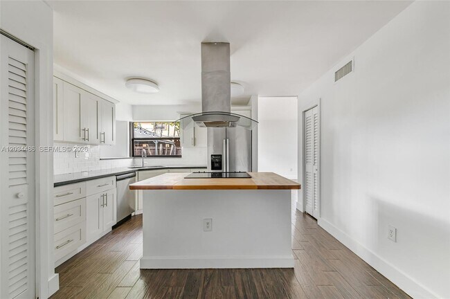 Building Photo - 6768 SW 104th Ave