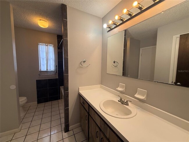 Building Photo - 39648 Meadowood Loop