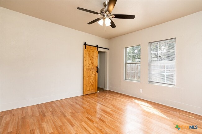 Building Photo - 905 N 9th St