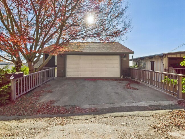 Building Photo - 3325 Brunell Dr