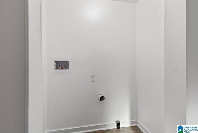 Building Photo - 1310 Steiner Ave SW