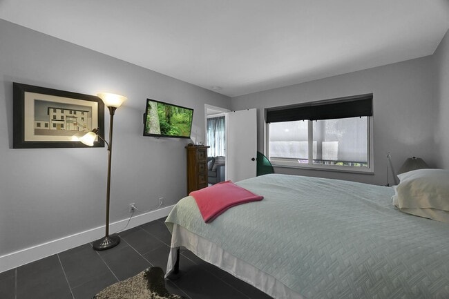 Building Photo - 203 Lake Carol Dr