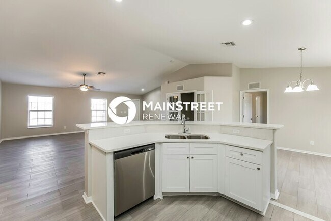 Building Photo - 3 Bedroom Pet-Friendly Home in Lehigh Acre...