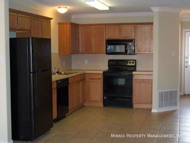 Building Photo - 807 N Englewood Ave