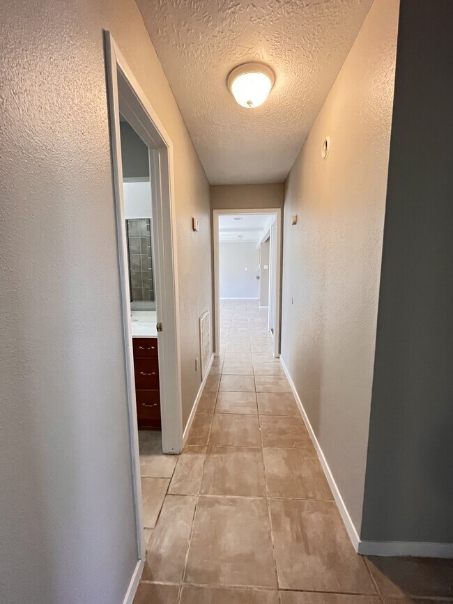 Building Photo - 16450 Hibiscus Ln