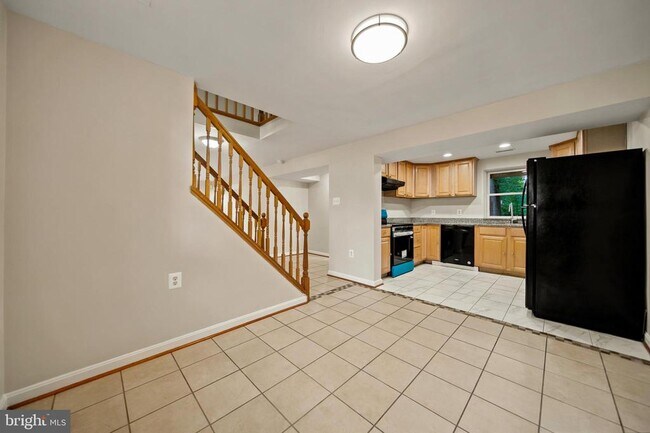 Building Photo - 4656 Evansdale Rd