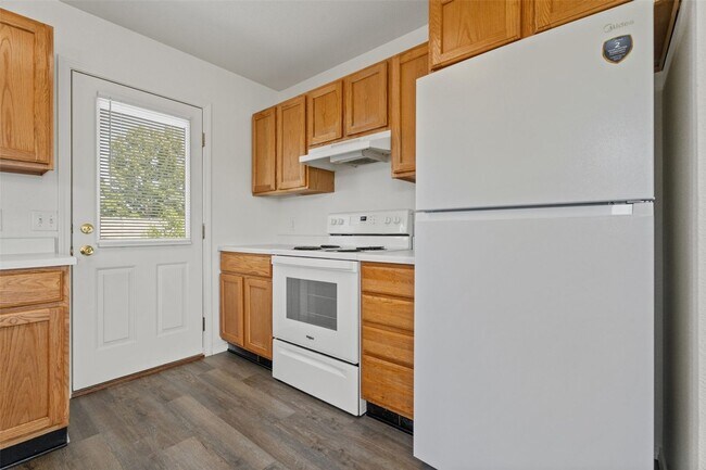 Building Photo - 813