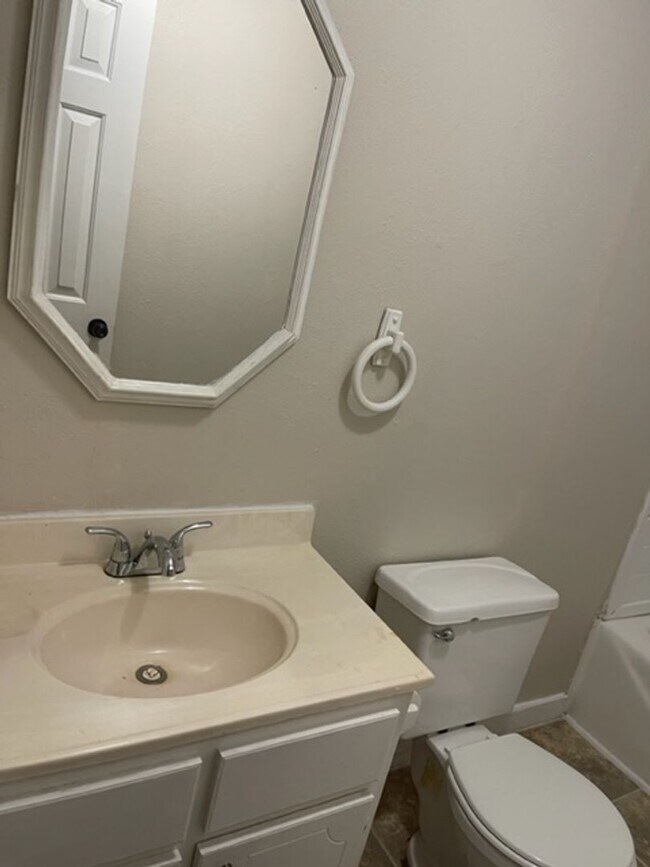 Building Photo - Rustic home in Citronelle